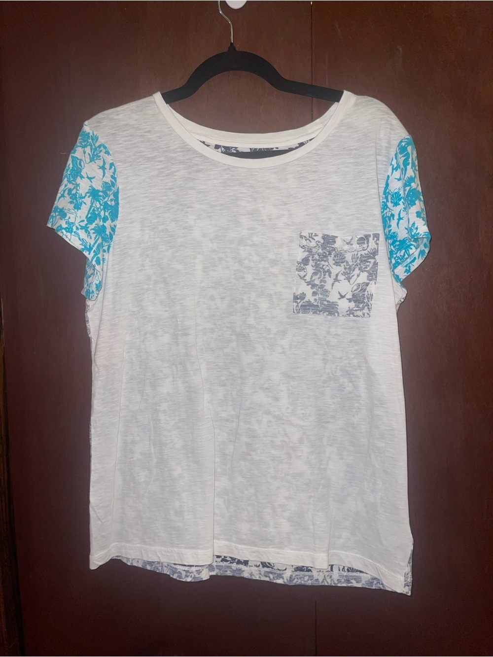 crown & ivy White Short Sleeve Tee with Turquoise Floral Sleeves and Pocket
